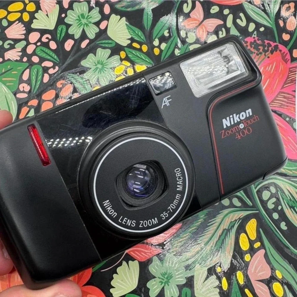 Nikon Zoom Touch 400 35mm Film Camera 35-70mm Macro Lens AF Black Vintage